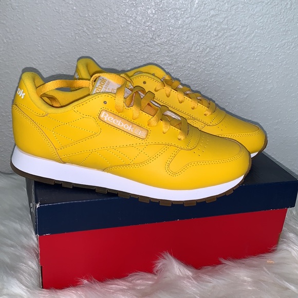 Wmns Classic Leather Toxic Yellow Gum - Picture 5 of 10
